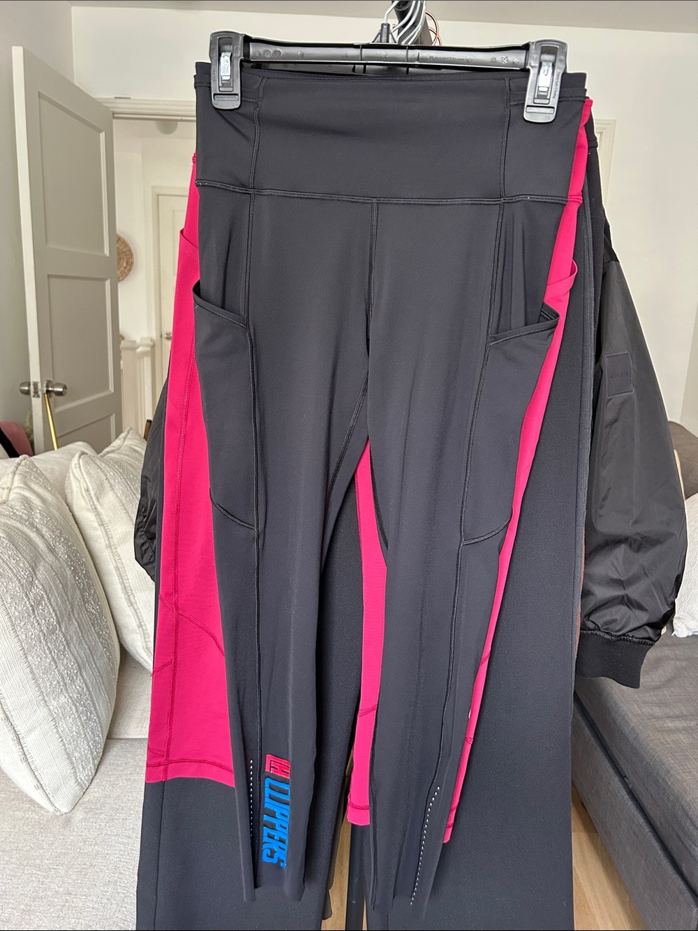 Lululemon Leggings. LA Clippers. Size 6. 25” inseam. Side pockets